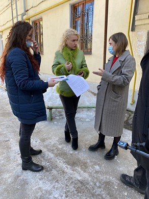 Квартиры в одном из домов на проспекте Ленина в Иванове зарастают плесенью